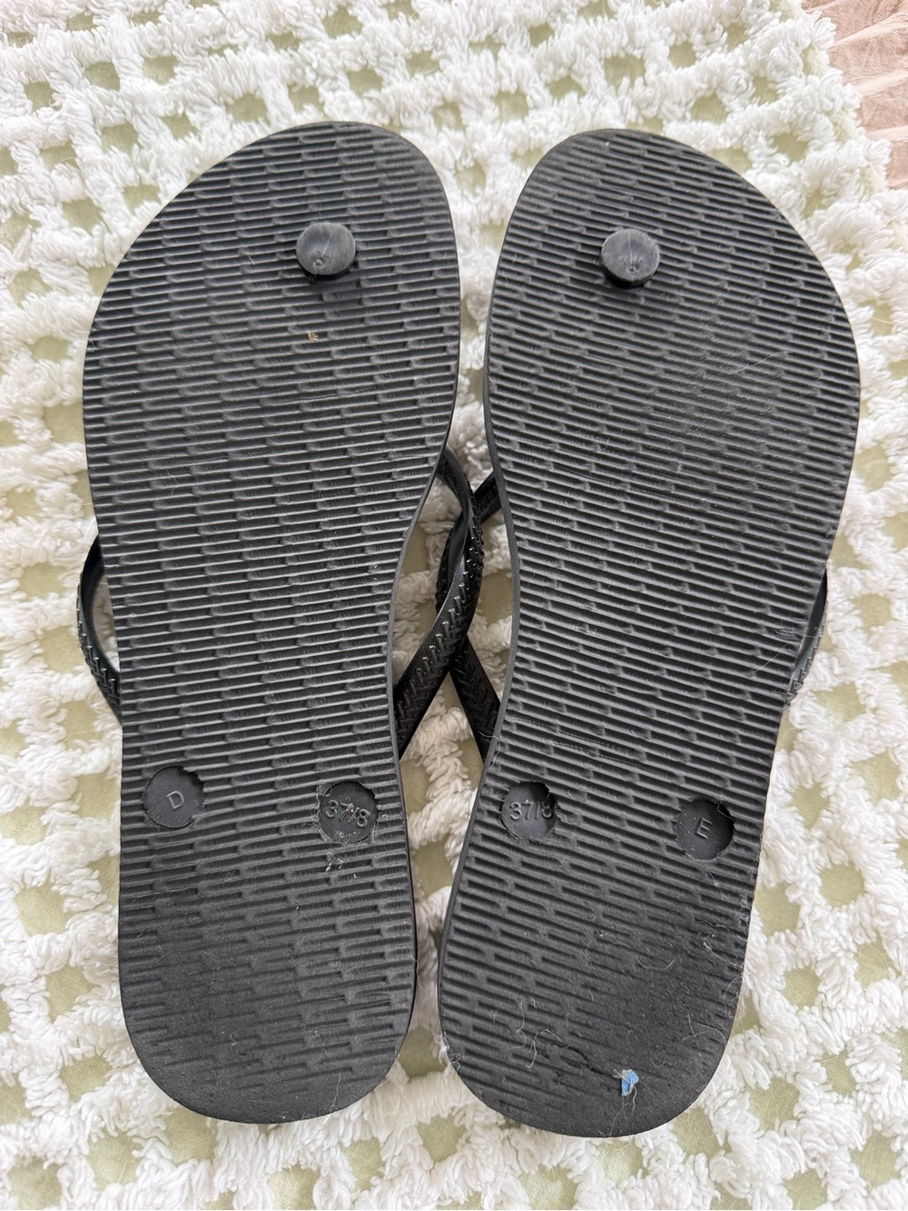 Havaianas Black Flip Flops with Gold Logo - Picture 4 of 4